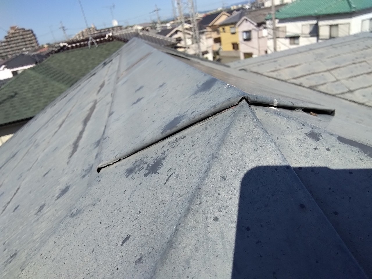 明石市　雹被害で三又部分棟包み板金へこみ